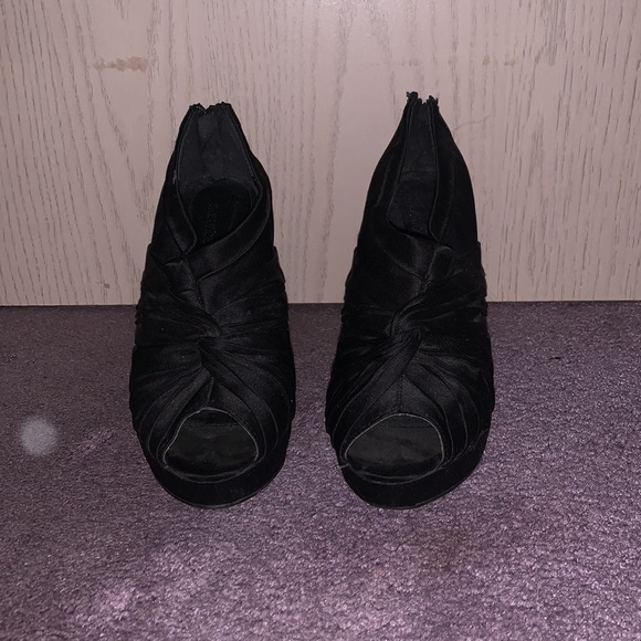 Black satin heels - Picture 3 of 5